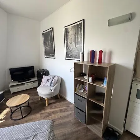 16 * París
